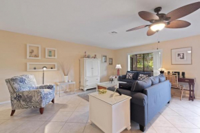 Gorgeous Renovated 1st Floor Condo with bikes, 2 Rollaway's & Oversized Lanai - Blind Pass F106